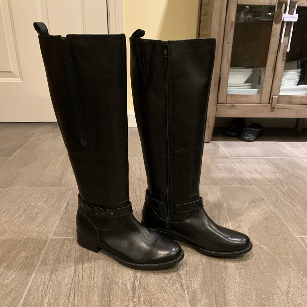 Clarks black leather riding boot, size 8M.